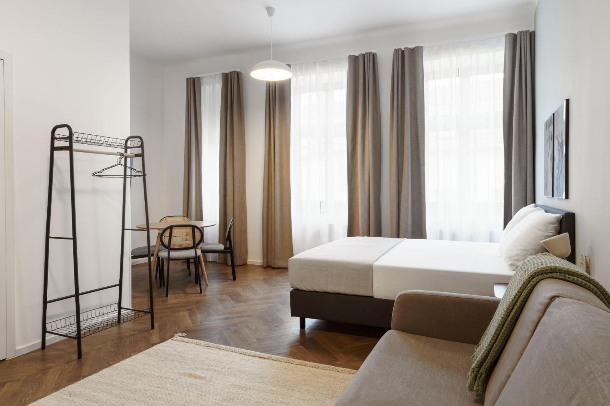 Limehome Halkova 4* Prag